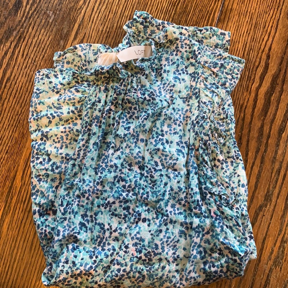 Loft multicolored flutter sleeve blouse